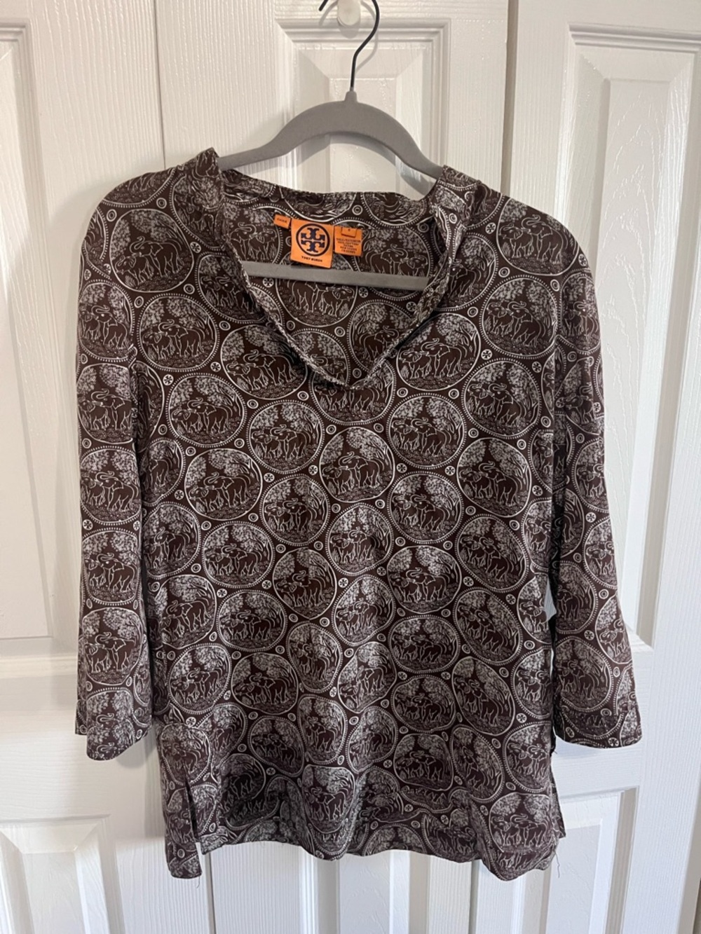 Tory Burch Brown Elephant Printed V-Neck Tunic Top Size 6 - Picture 2 of 4